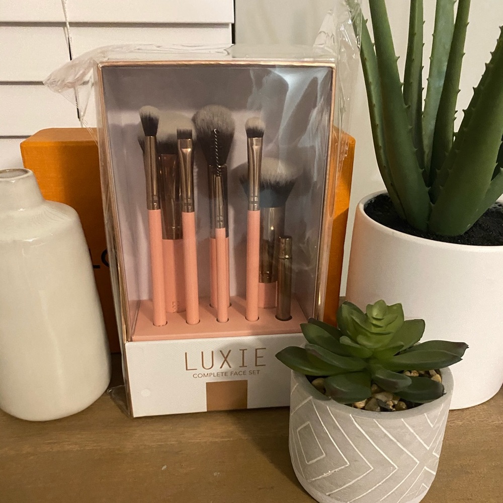 NEW Luxie Complete Face Set